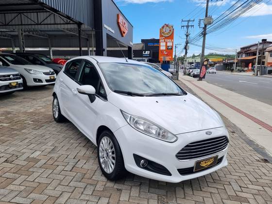 FORD FIESTA 1.6 TITANIUM PLUS HATCH 16V FLEX 4P POWERSHIFT FORD FIESTA 1.6 TITANIUM PLUS HATCH 16V FLEX 4P POWERSHIFT